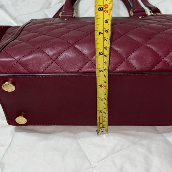 Like new  Michael Kors Selma bag for the fall beautiful quilted bag - Picture 13 of 16